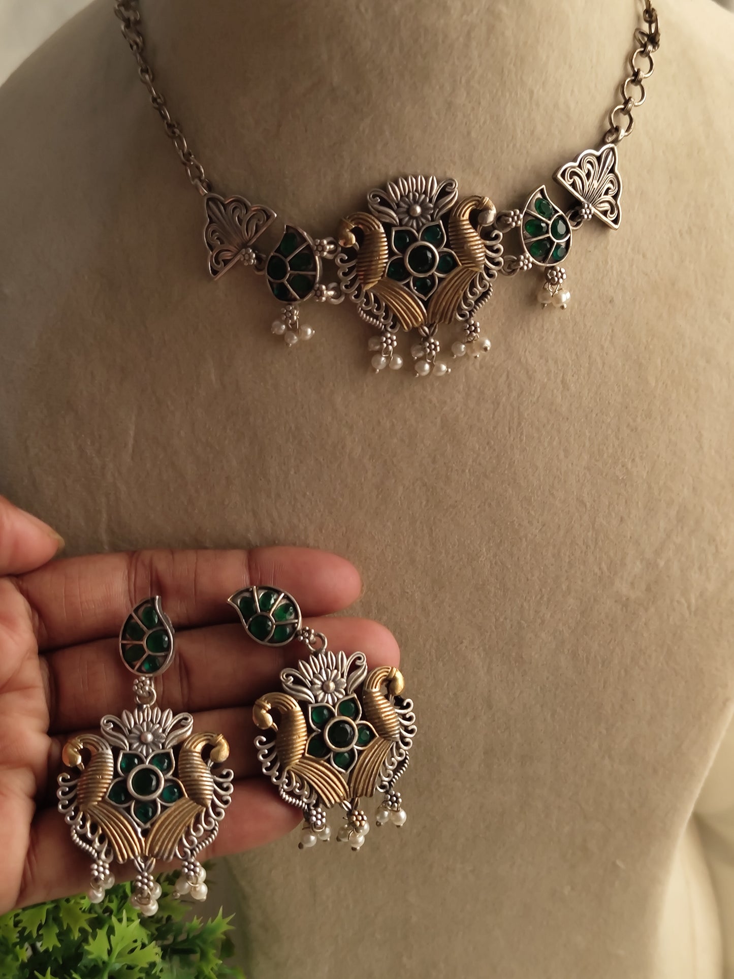 Meera green choker set