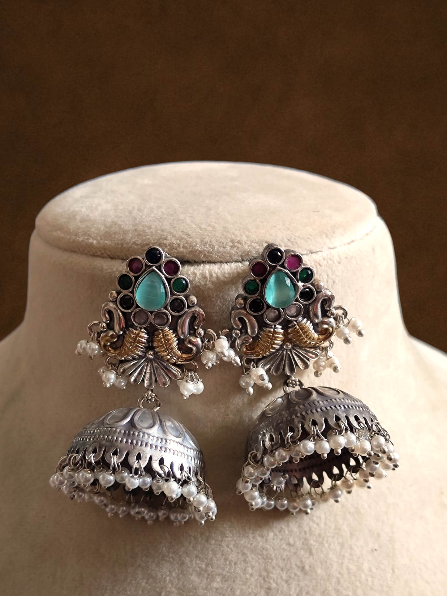 Meera statement jhumka
