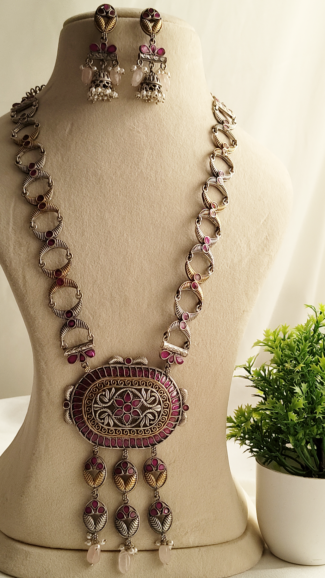 Ahaana maroon statement necklace set