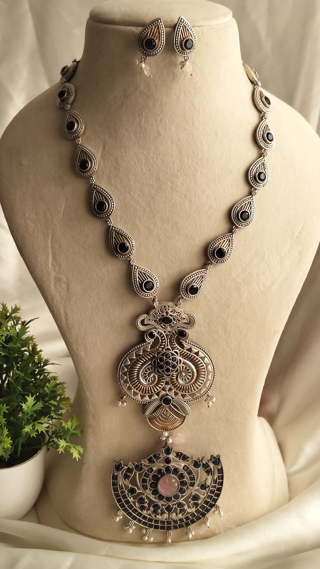 Aheli statement necklace set