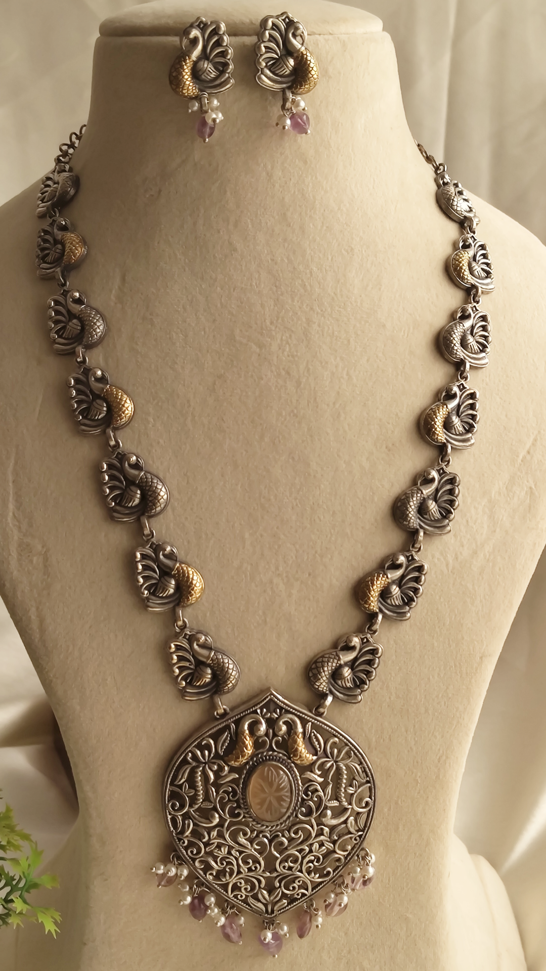 Moh statement necklace set