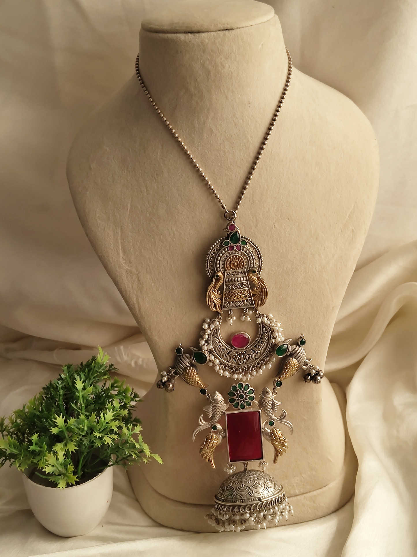 Viraasat statement necklace