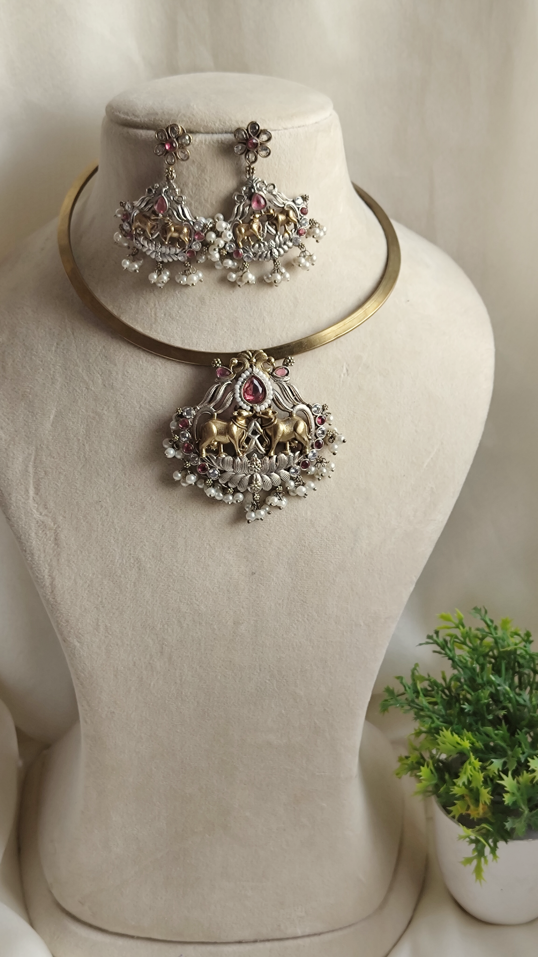 Manya statement necklace set