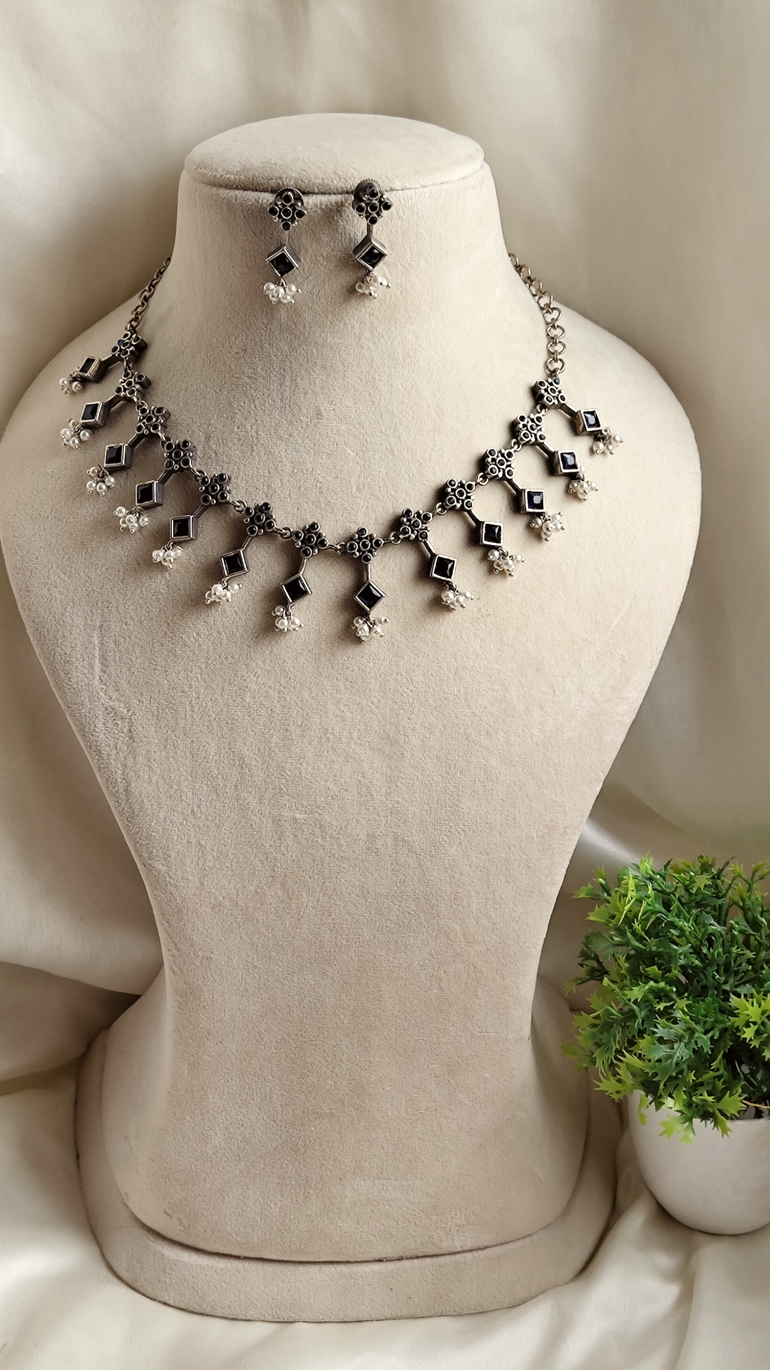Kriya navy blue stone necklace set