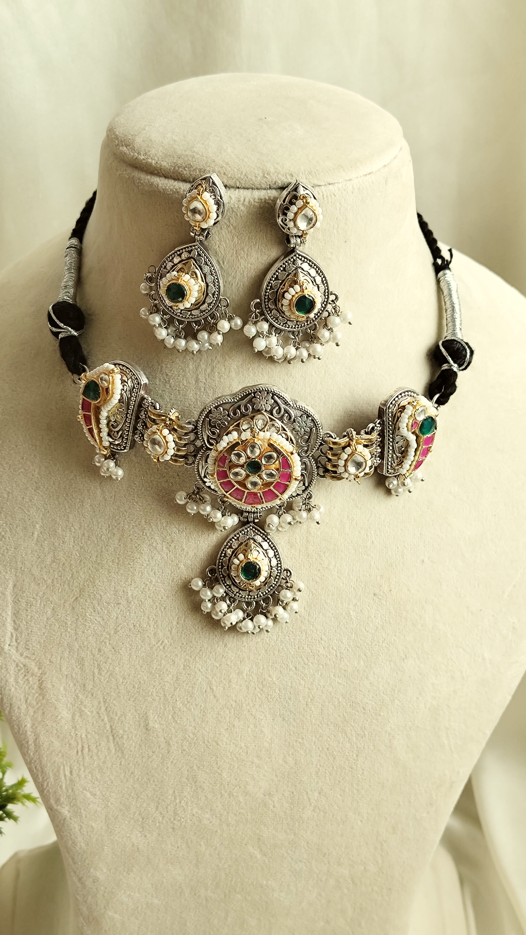Ishara statement choker set