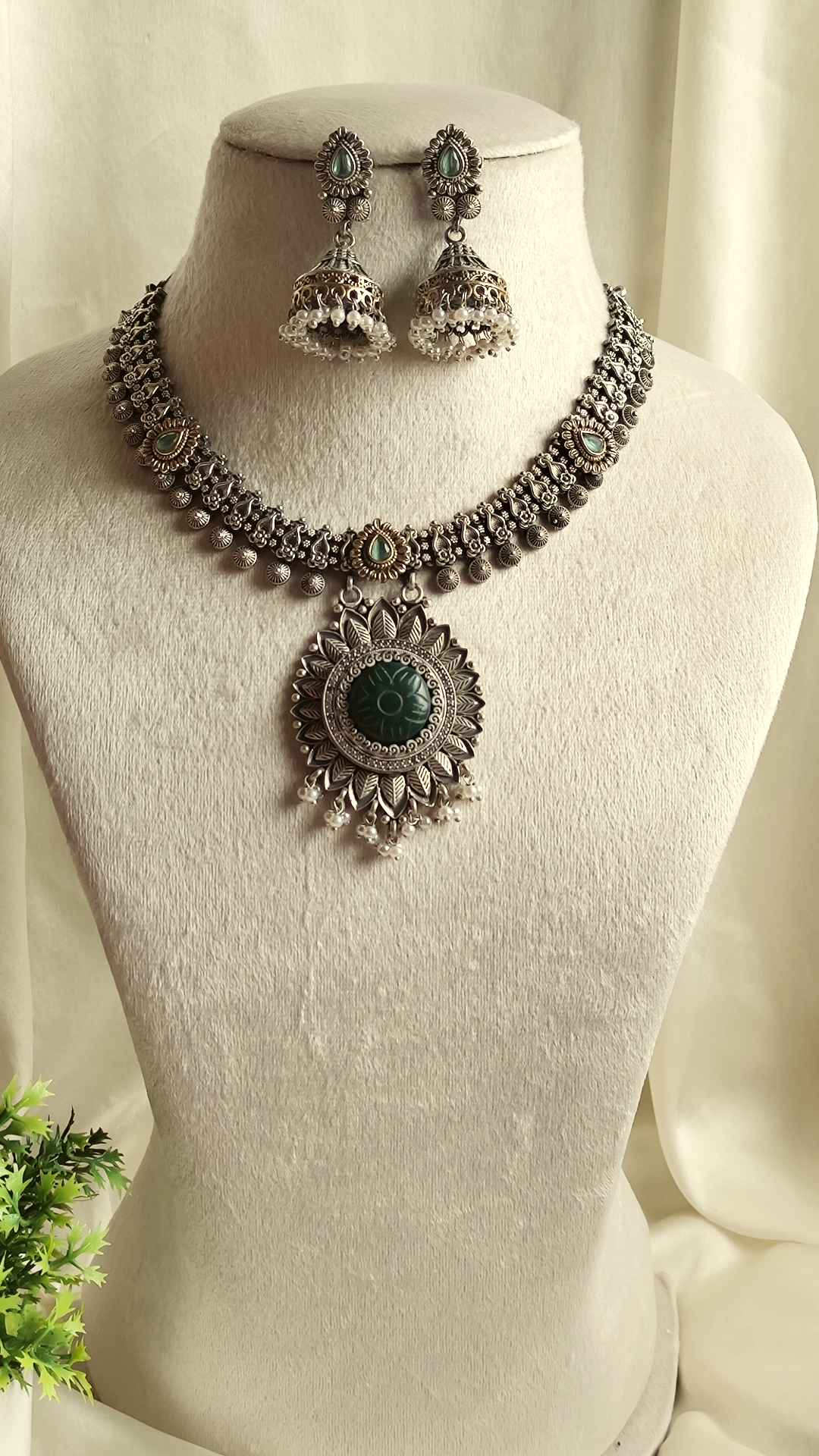 Indira statement necklace set