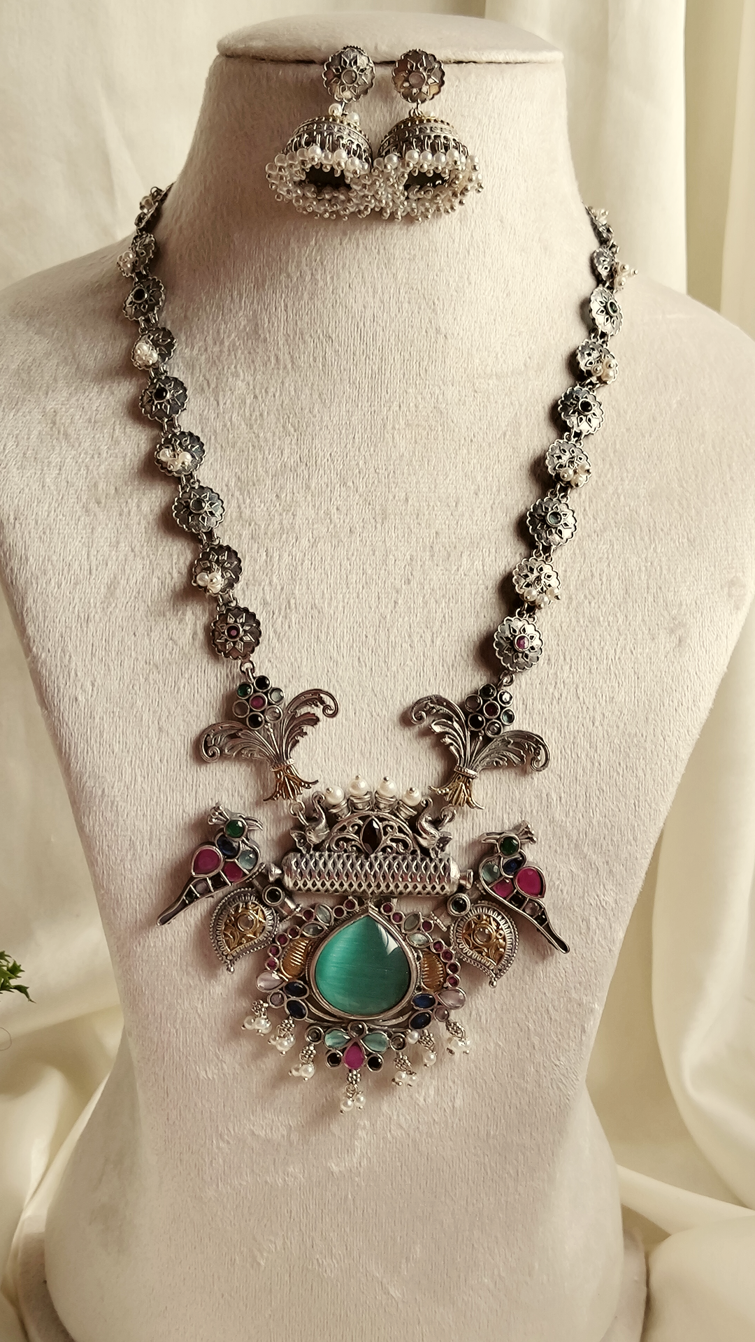 Ishitha statement dual tone set
