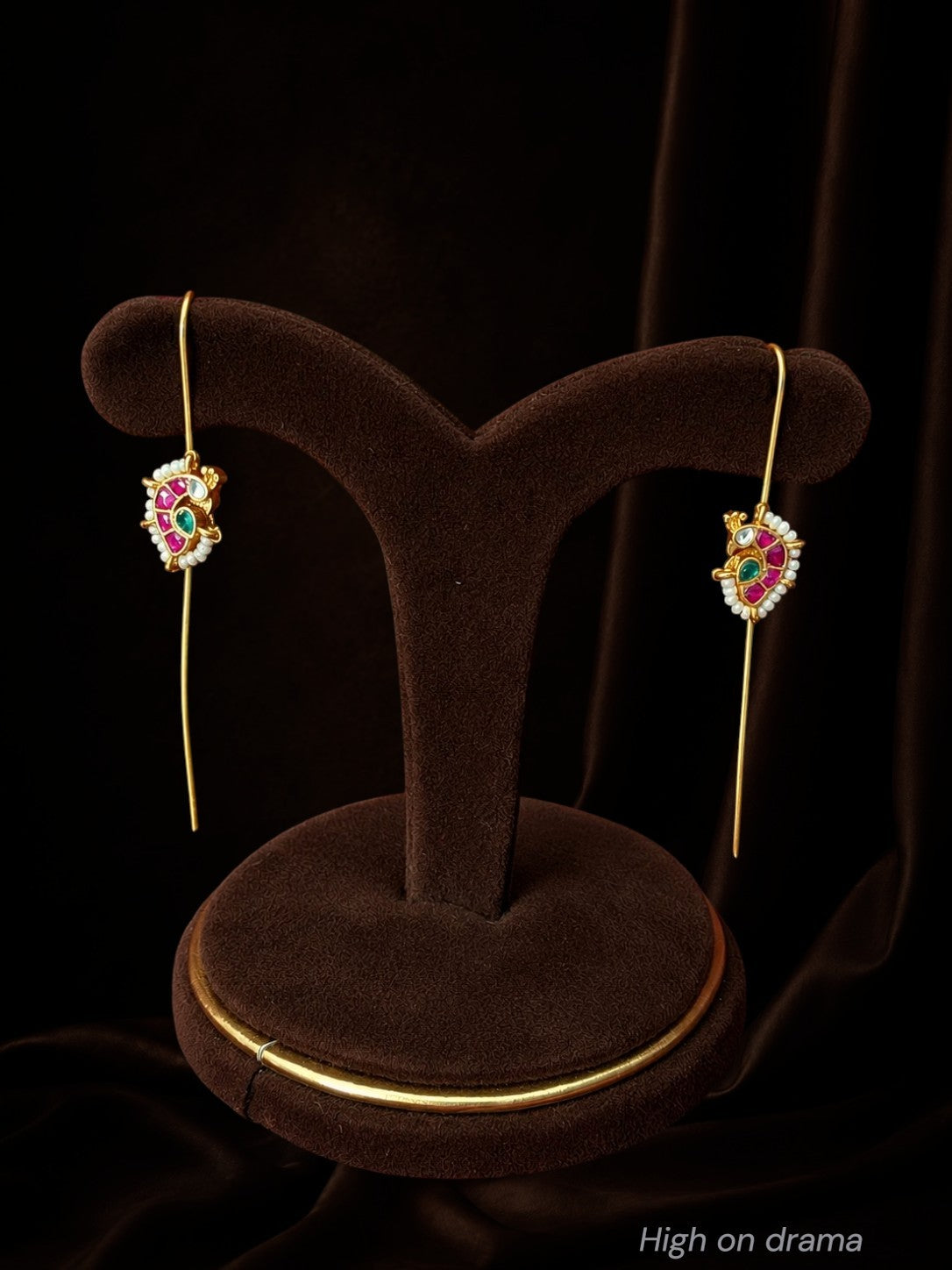 Smriti needle earcuff