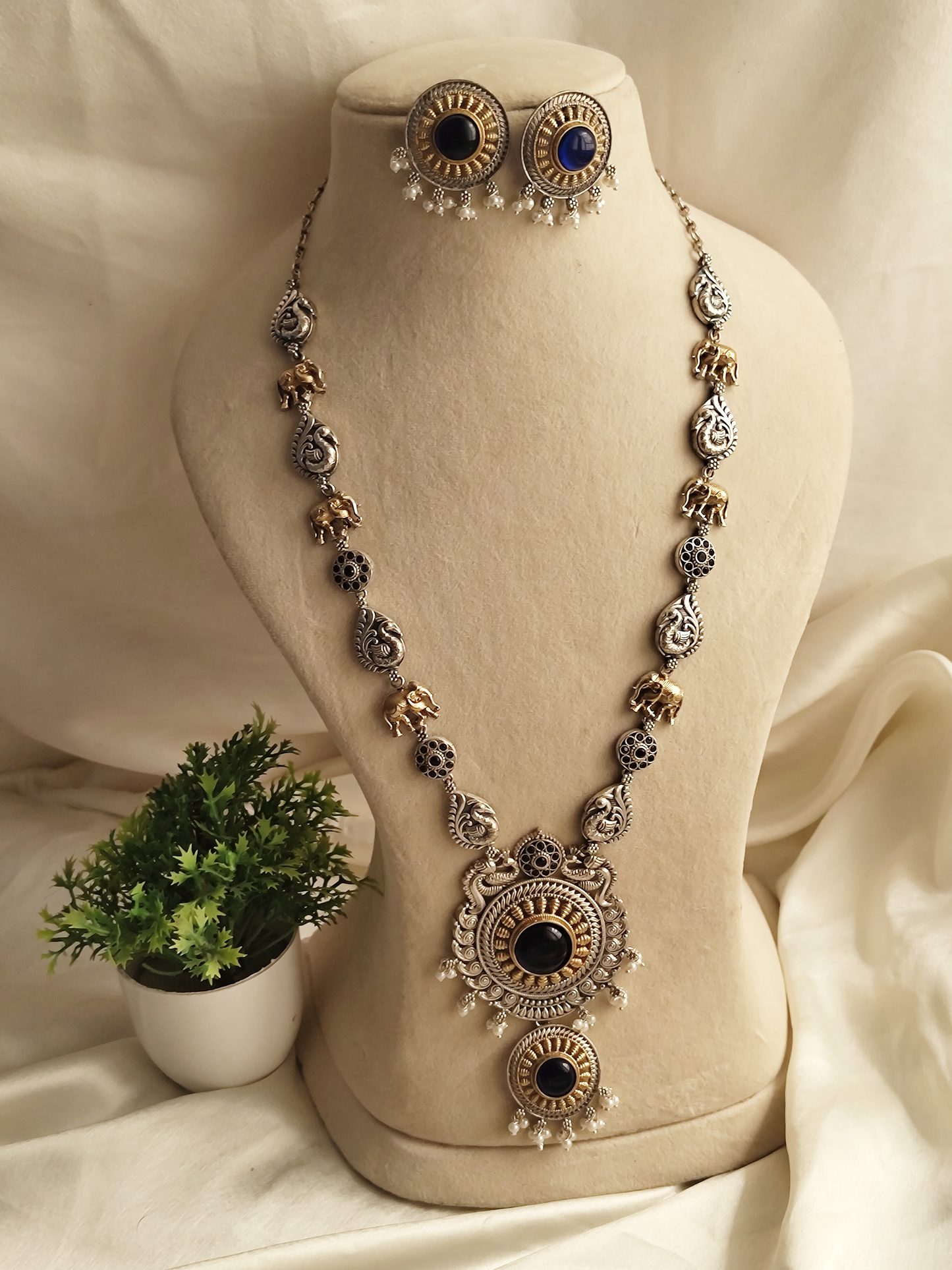 Indira – Dual-Toned Temple Statement Neckpiece