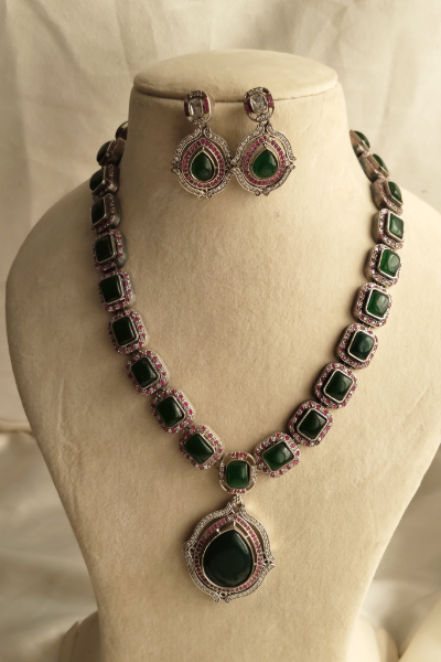 Myra – Sabyasachi-Inspired Statement Neckpiece