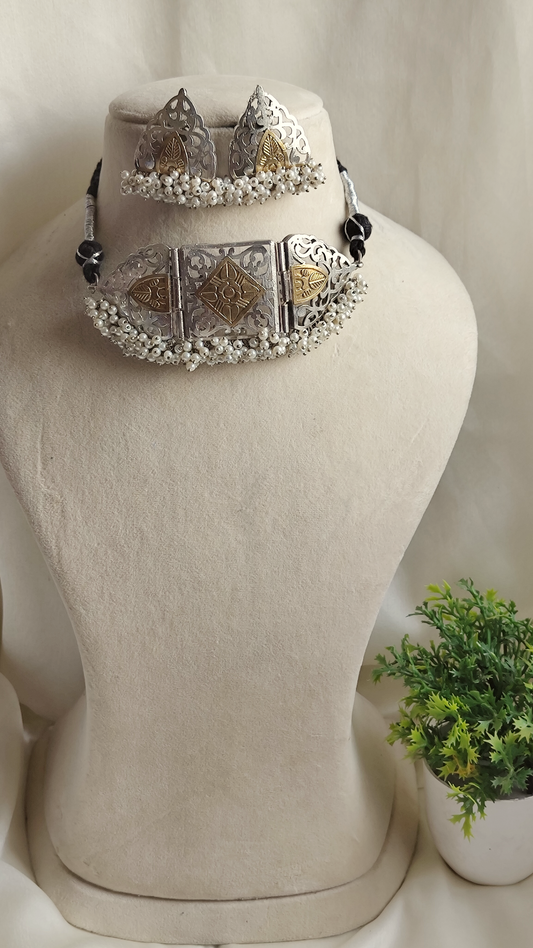 Mrunal dual tone necklace