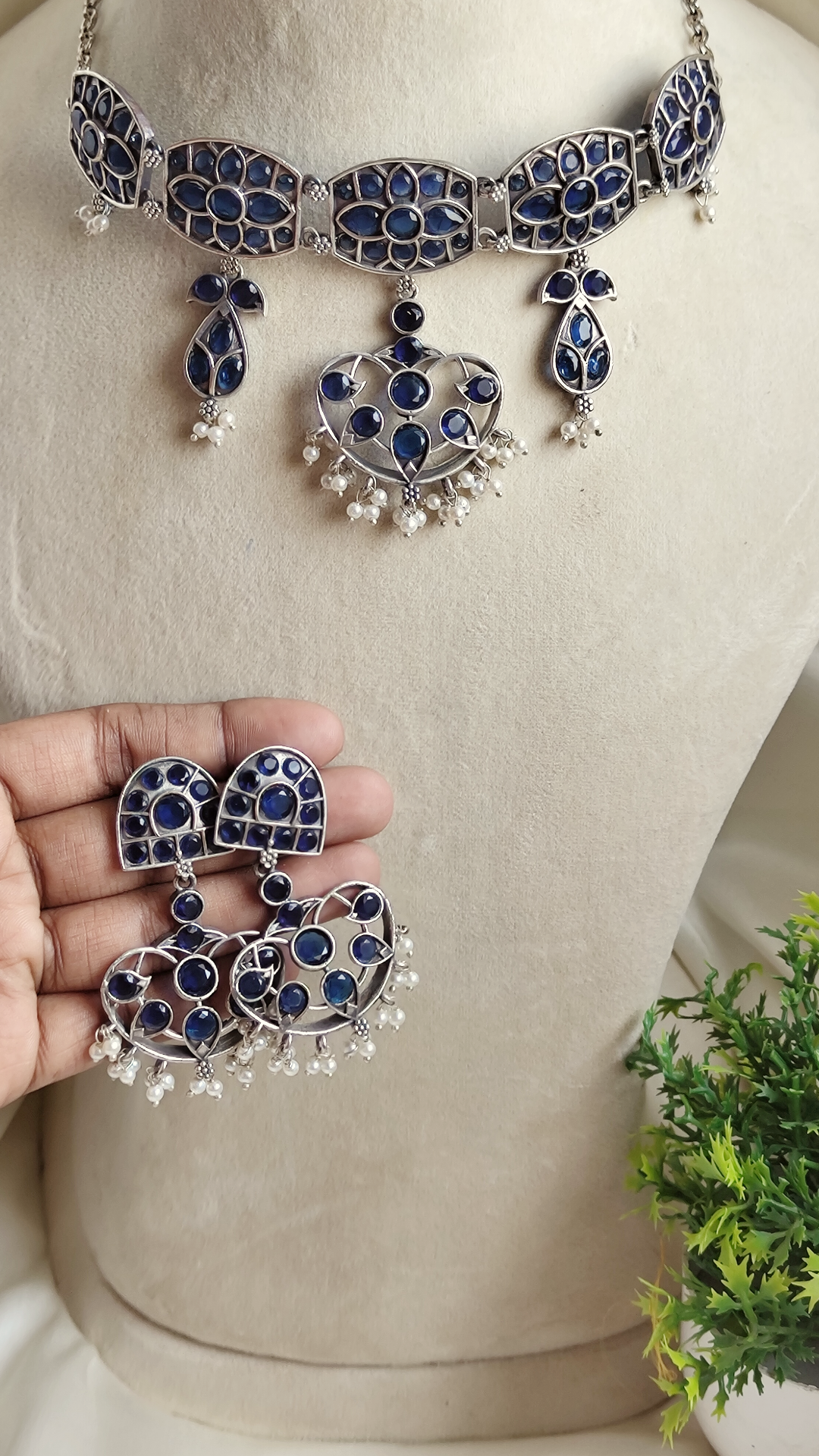 Amaya navy blue statement necklace set