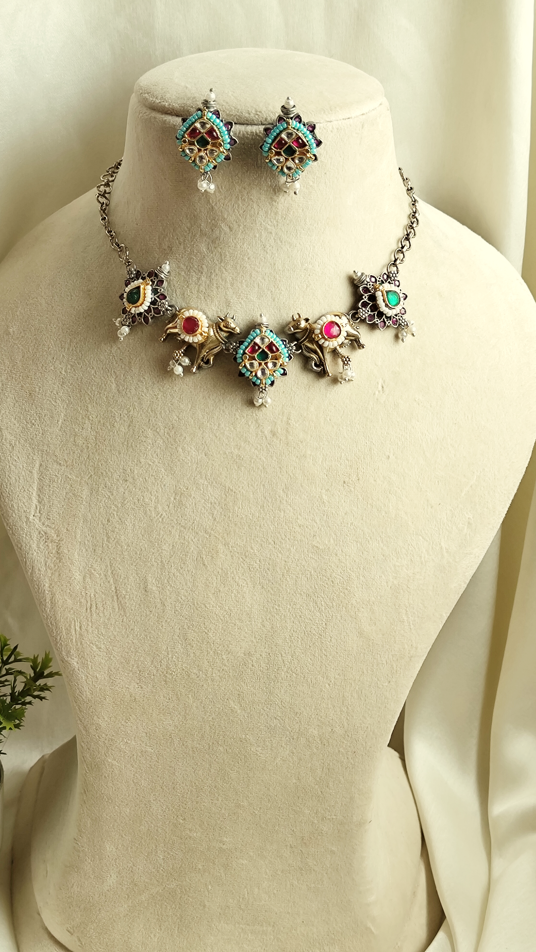 Aadhira fusion choker
