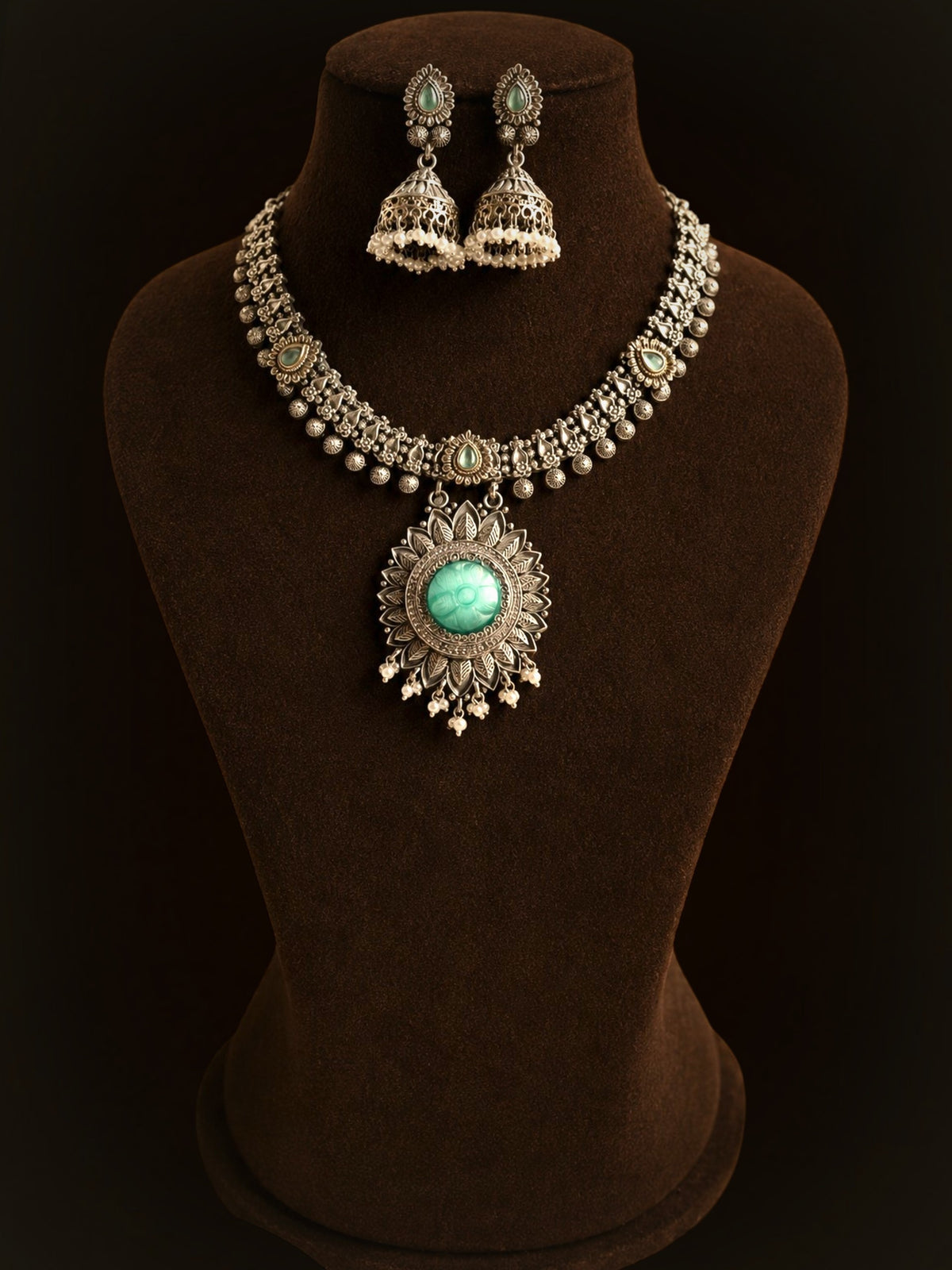 Indira statement necklace set