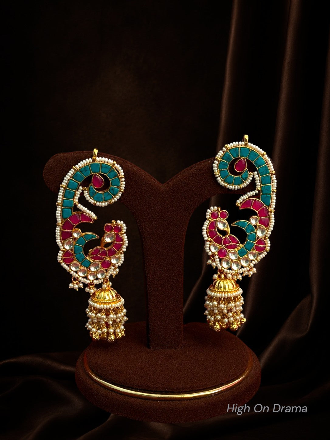 Avantika pachi kundan statement earcuff