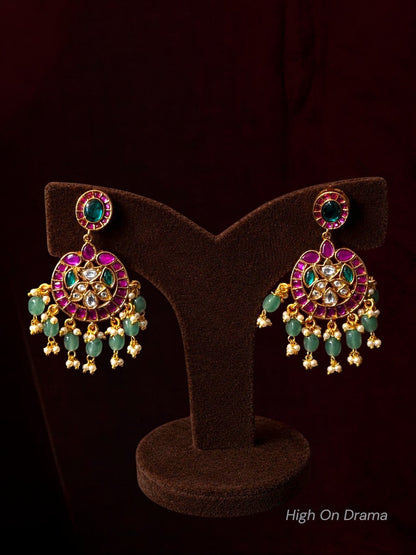Saanvi stone choker set
