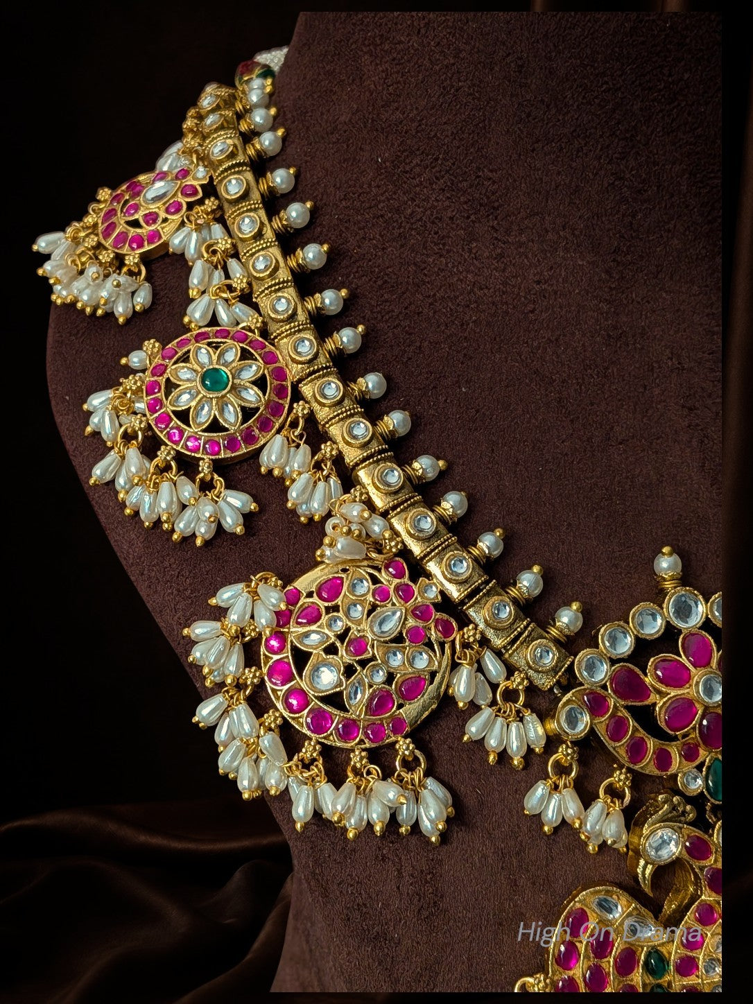 Gauri guttapulusu necklace set