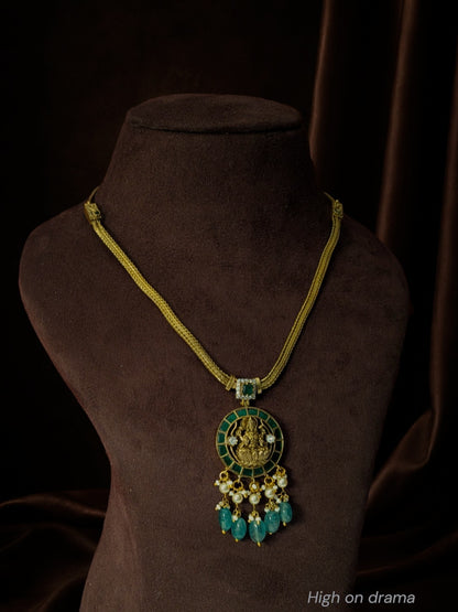 Anakha pendant set