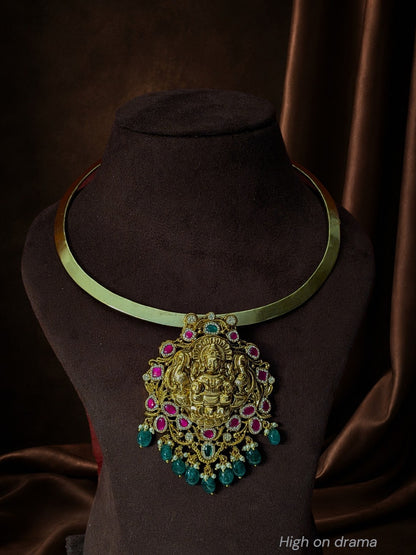 Amrapali statement nakshi hasli set