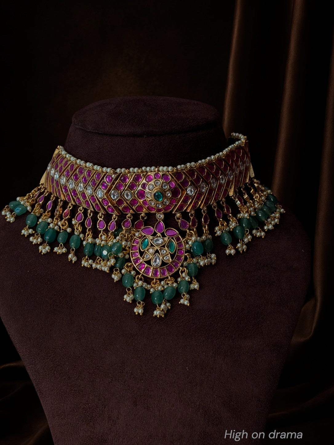 Saanvi stone choker set